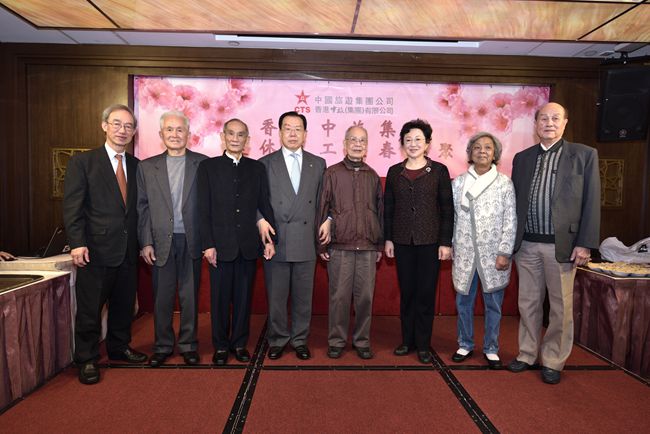 集團(tuán)領(lǐng)導(dǎo)與在港退休員工茶敘（圖）