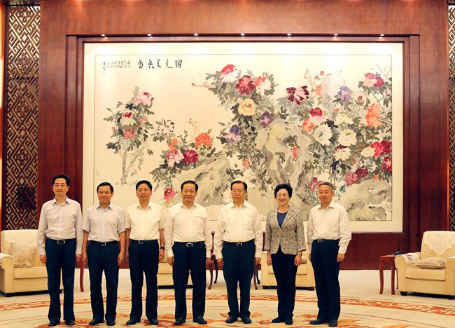 集團主要領導與廣西壯族自治區(qū)黨委書記彭清華舉行會談并簽署戰(zhàn)略合作框架協(xié)議（圖）