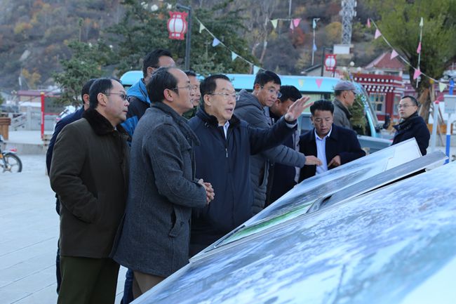 11、張學武董事長考察迪慶州阿墩子古城規(guī)劃建設情況_副本.jpg