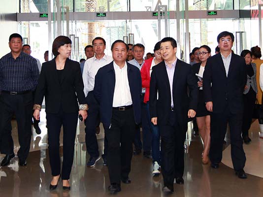 海南省委副書記、省長劉賜貴蒞臨海棠灣免稅購物中心考察