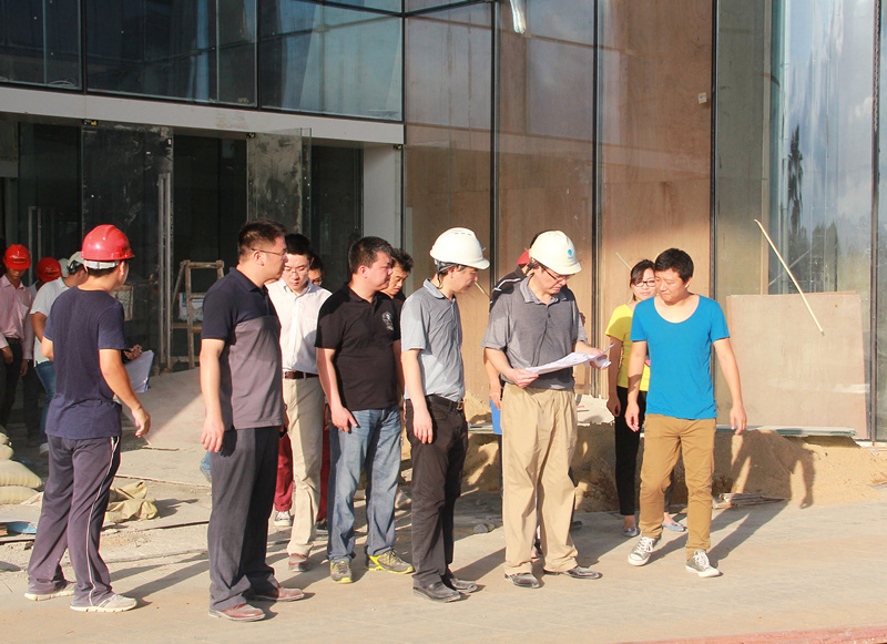 中免集團(tuán)董事長(zhǎng)、總經(jīng)理彭輝視察 海棠灣免稅購(gòu)物中心項(xiàng)目