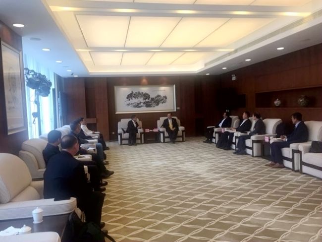 張學(xué)武董事長(zhǎng)會(huì)見(jiàn)安吉縣委沈銘權(quán)書(shū)記一行（圖）