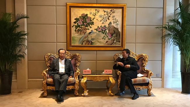 集團張學武董事長會見焦作市委書記王小平（圖）