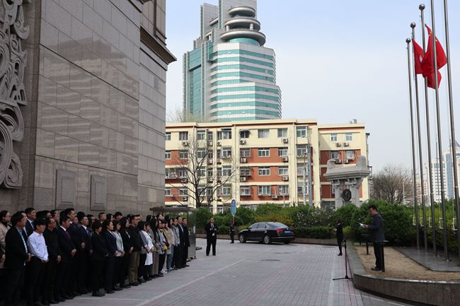 集團上下以多種方式慶?！腹救铡梗▓D）