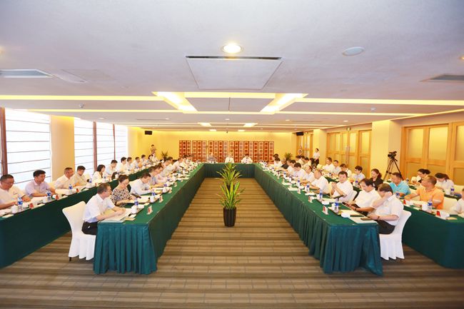 集團(tuán)召開(kāi)外部專(zhuān)家研討會(huì)(圖)