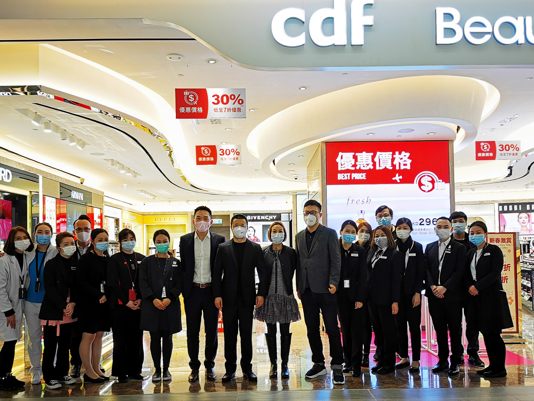 中國(guó)旅游集團(tuán)副總經(jīng)理李剛到中免香港市內(nèi)免稅店進(jìn)行慰問并視察疫情防范工作落實(shí)情況