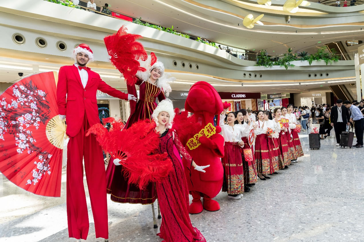 中免集團海南門店多端發(fā)力，助力春節(jié)免稅消費取得“開門紅”